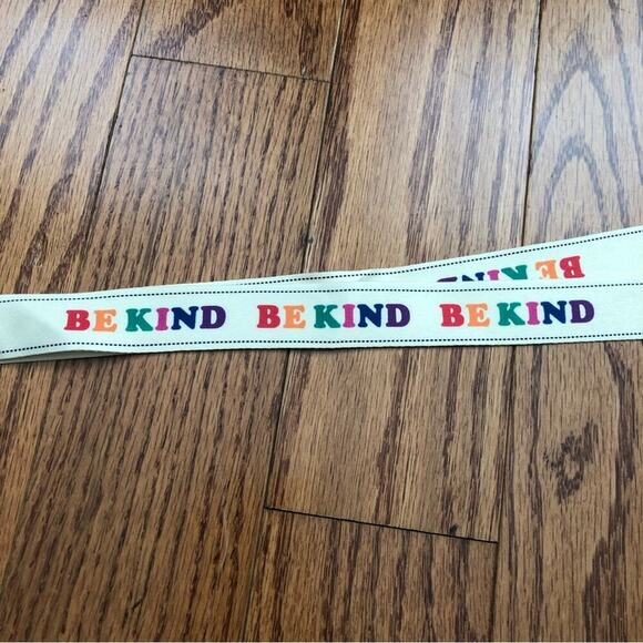 THE PHLUID PROJECT Be Kind Be Proud Beanies Black Rainbow & Laniard gift Set - Picture 5 of 8